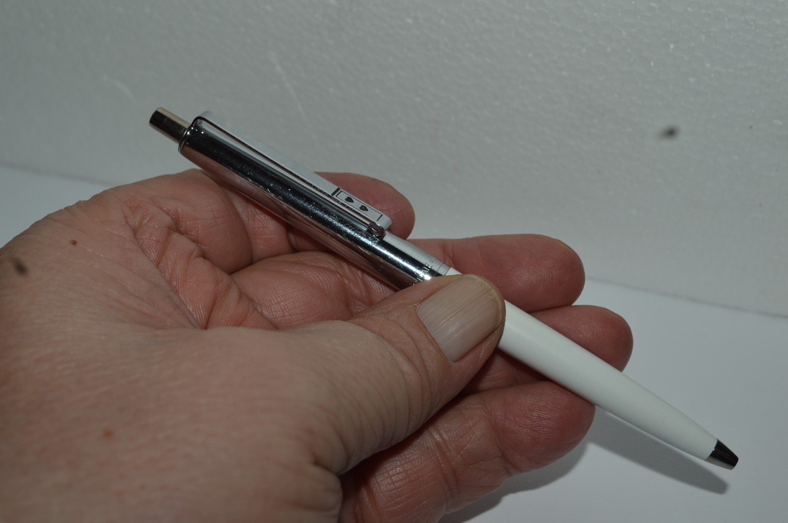 PAPER MATE Profile #2 Regular Grip Ballpoint Pen White Barrel Mexico Made 1990’s