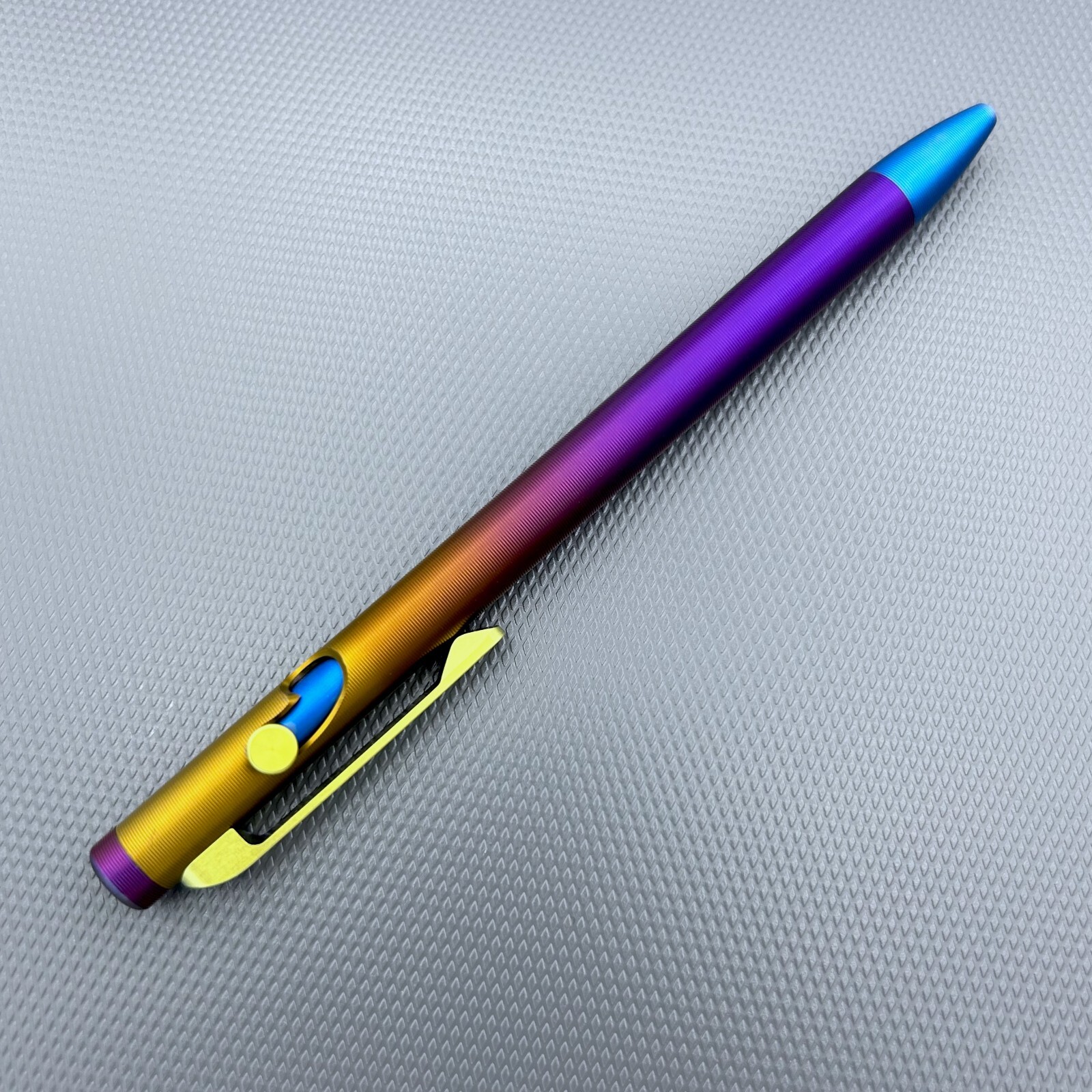 Tactile Turn – Titanium Slim Bolt Action Standard Size Pen Fade w/ Accents