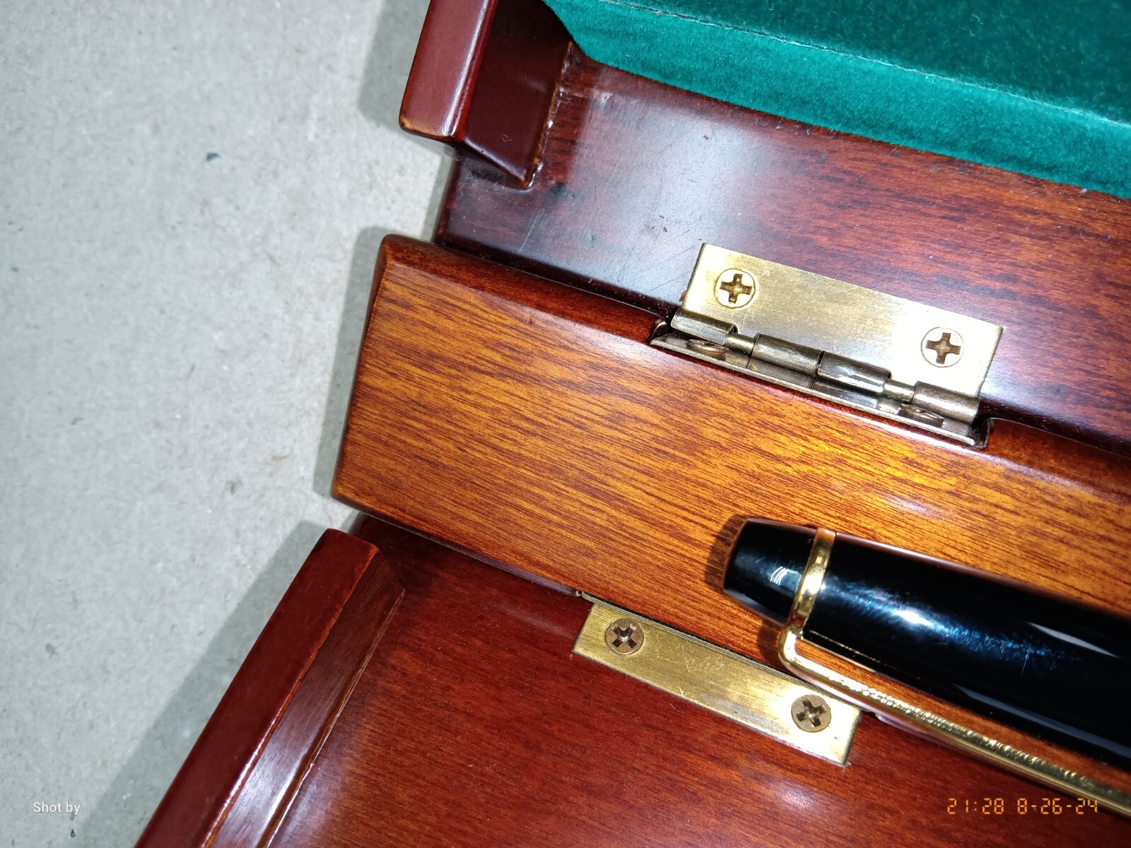 Adler Stylus Pen Black Ink & Foldable Oak Wood Gift Set Box