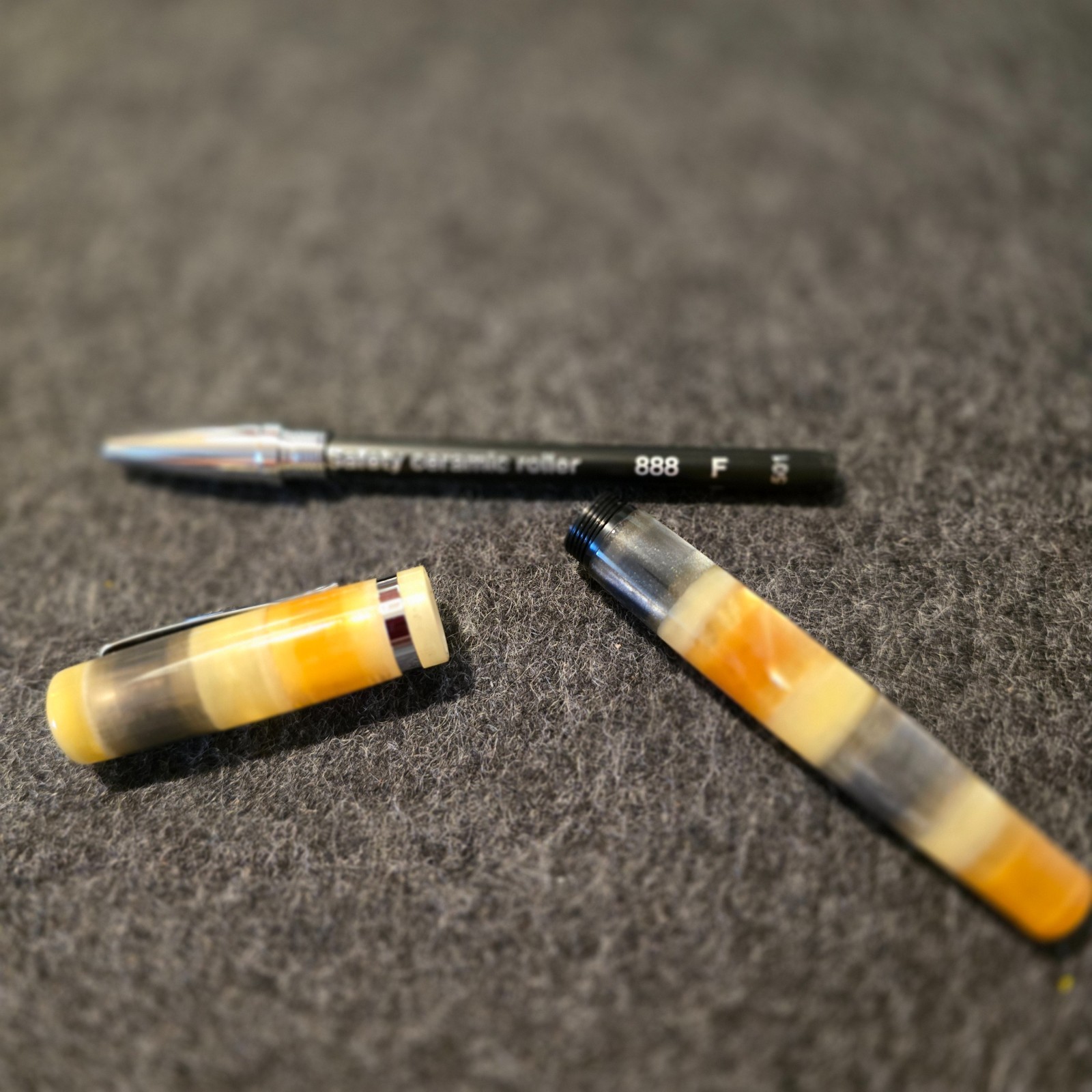 MONTEVERDE Arista Laminata Desert Sand Rollerball Striped Tortoise Shell