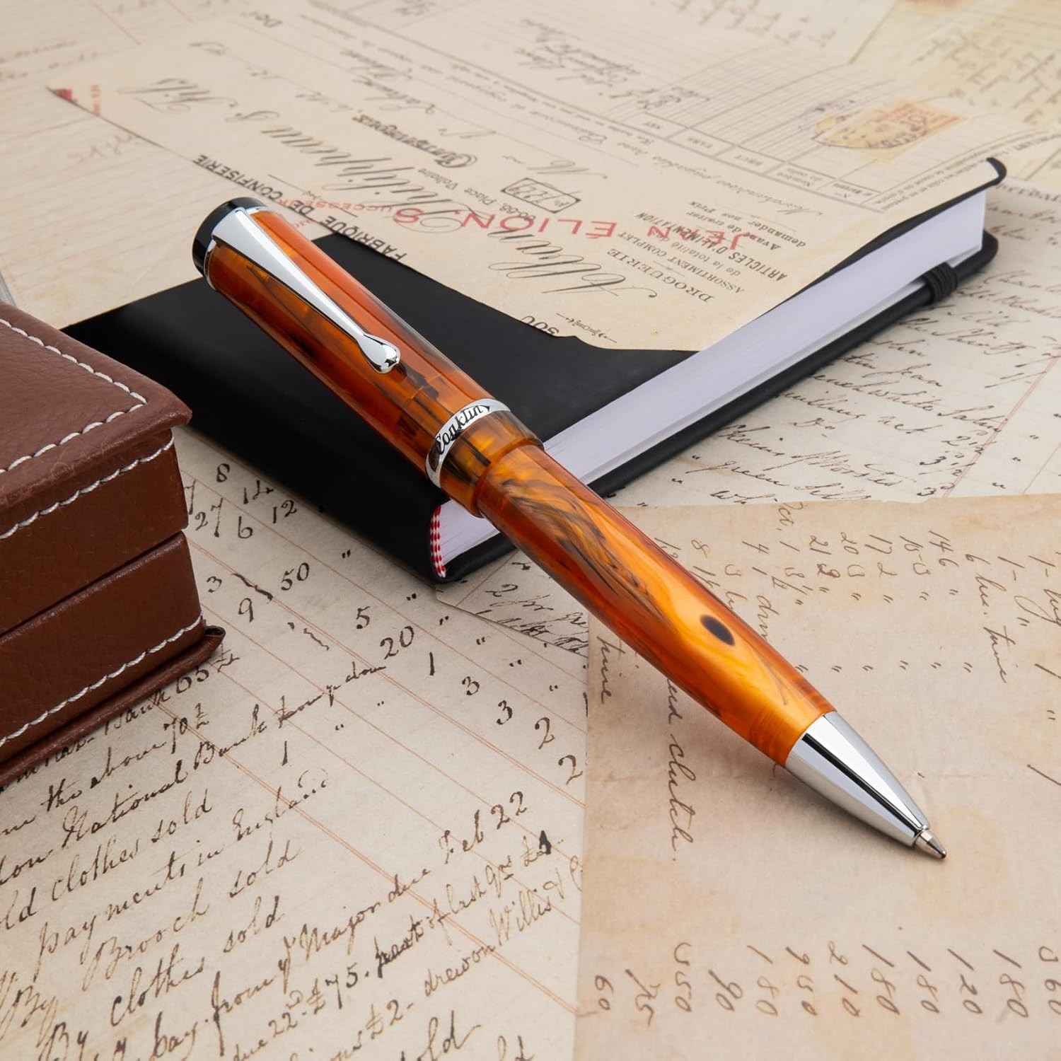 Ballpoint Pen in Amber – Luxury Writing Instrument with Warm Amber Fin