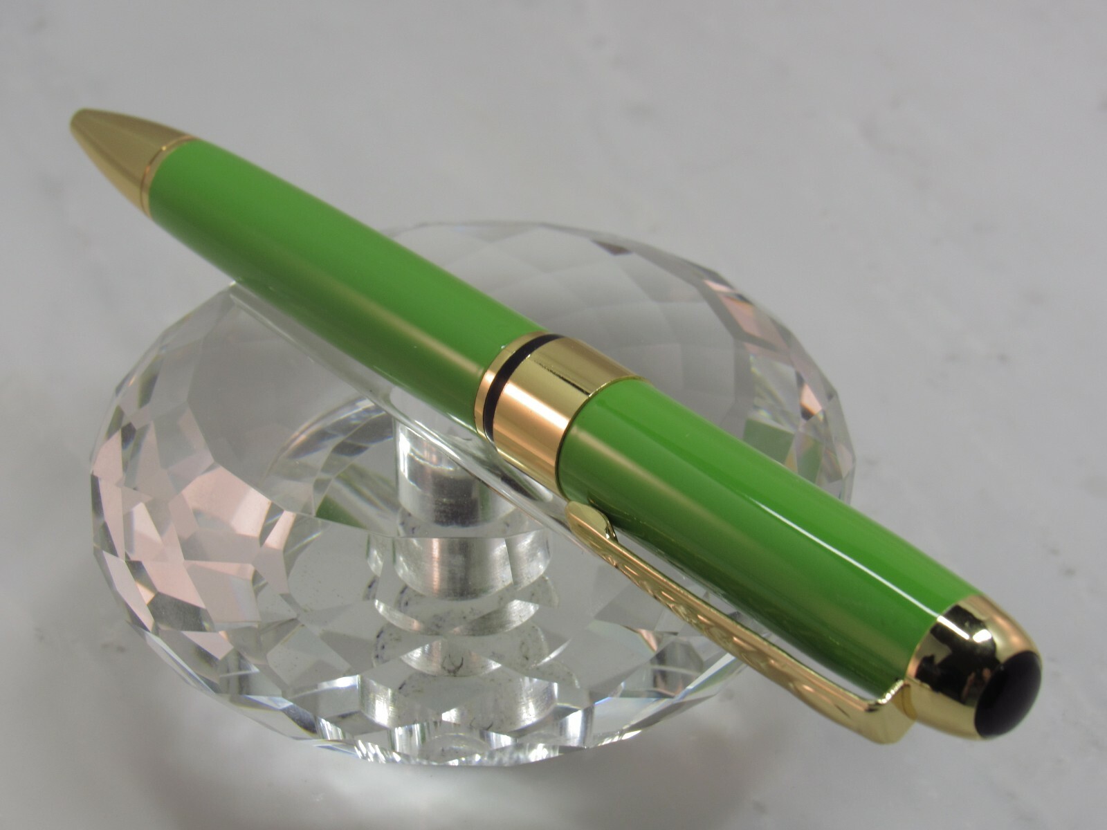 HIGH QUALITY BAOER GREEN TWIST BALL POINT PEN/GOLD FINISH