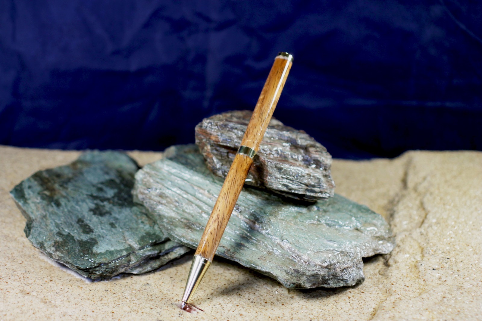 Olive Wood Pen – Brown/Gold (P-079)
