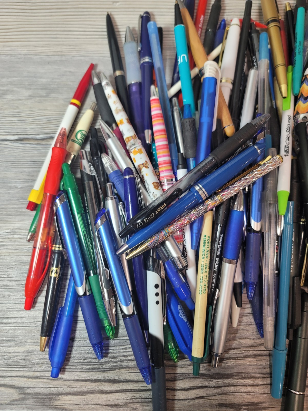 Pens Pens 2lbs if ballpoint twist black blue clik old and new used tresures