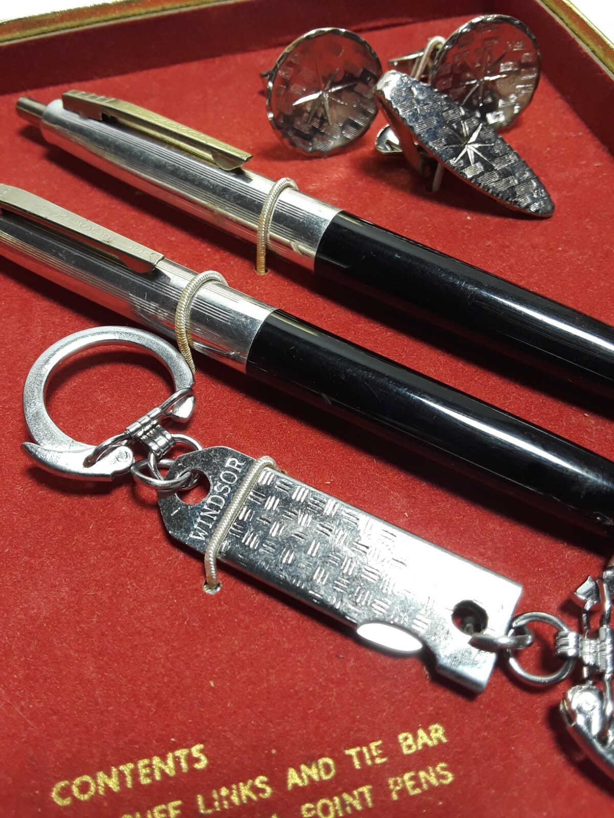 Vtg Windsor USA Gift Set 2 Ballpoint Pens Cuff Links Tie Bar Key Ring Silvertone