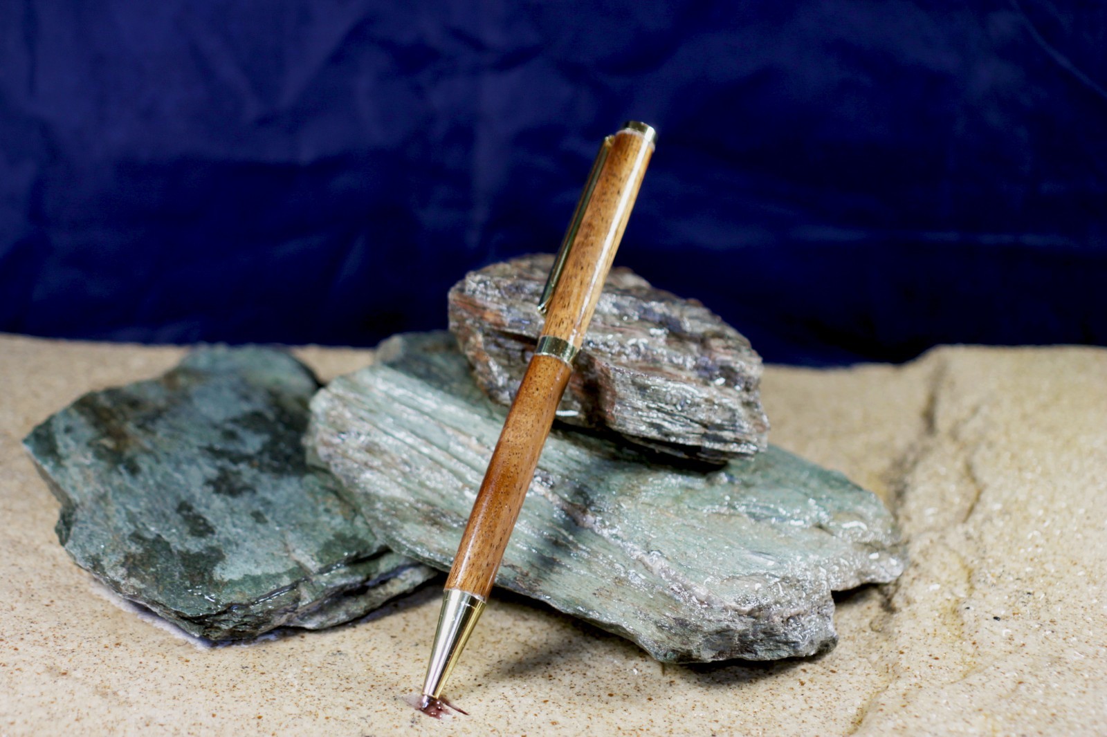 Olive Wood Pen – Brown/Gold (P-079)