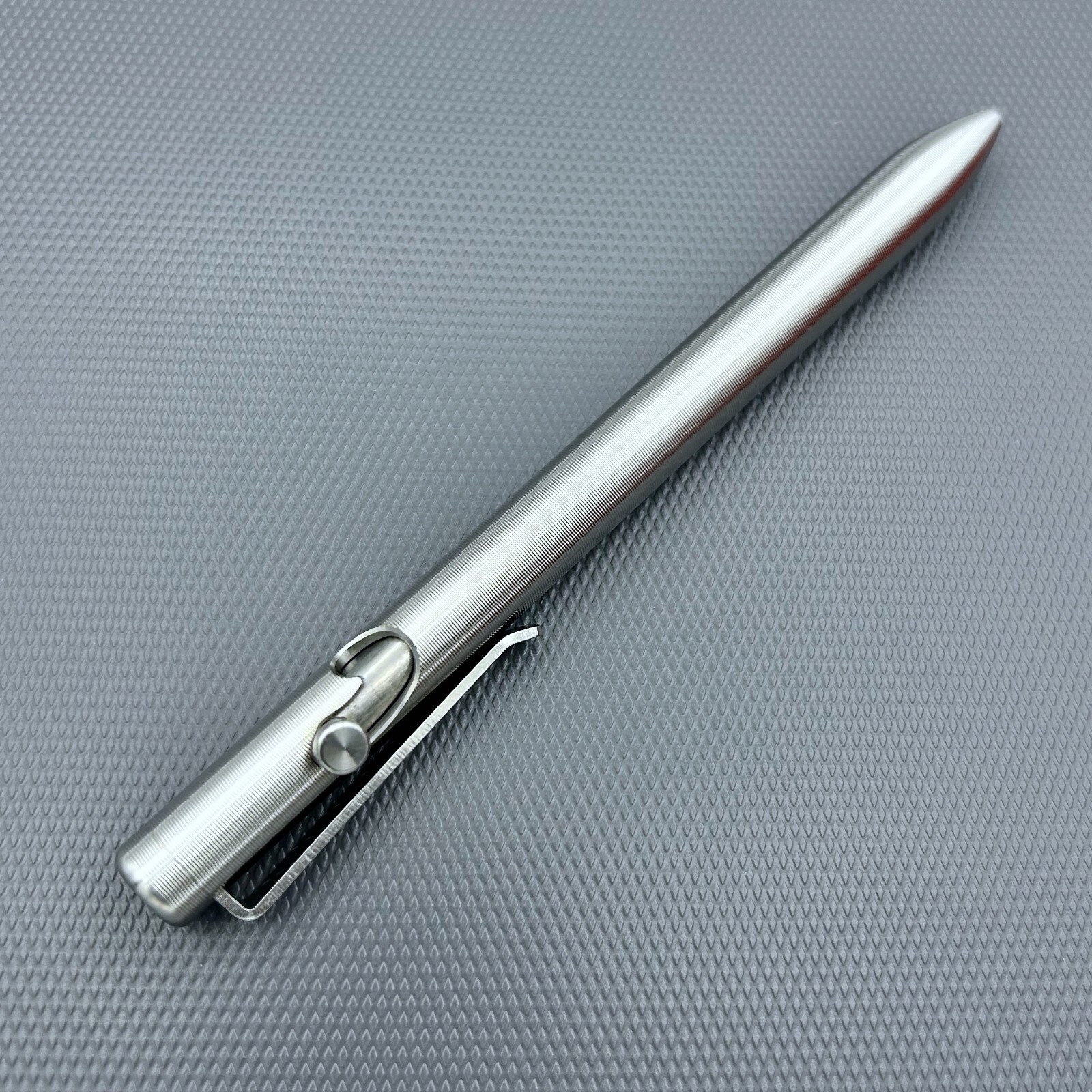 Tactile Turn – Titanium Bolt Action Standard Size Pen G2 Pilot Insert [5.6″]