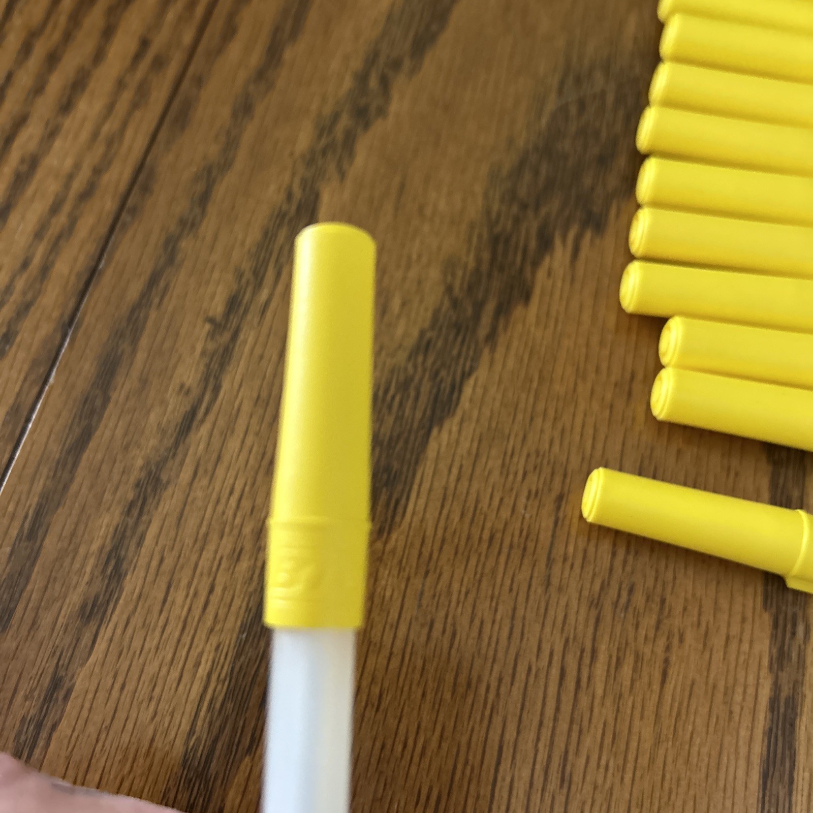20 Days Inn Motel Hotel Black Ink Pens BIC Advertising Yellow Stick Pen Tested
