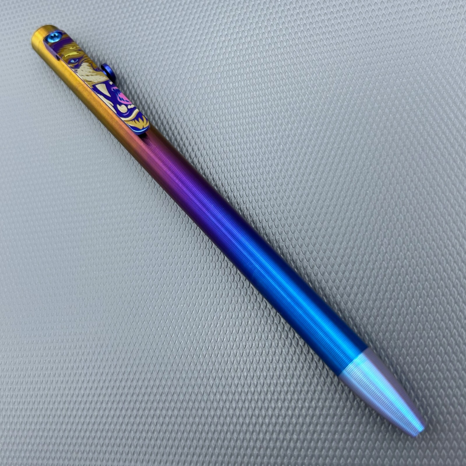Tactile Turn – Titanium Slim Bolt Action Standard Size Pen Fade w/ Lionface Clip