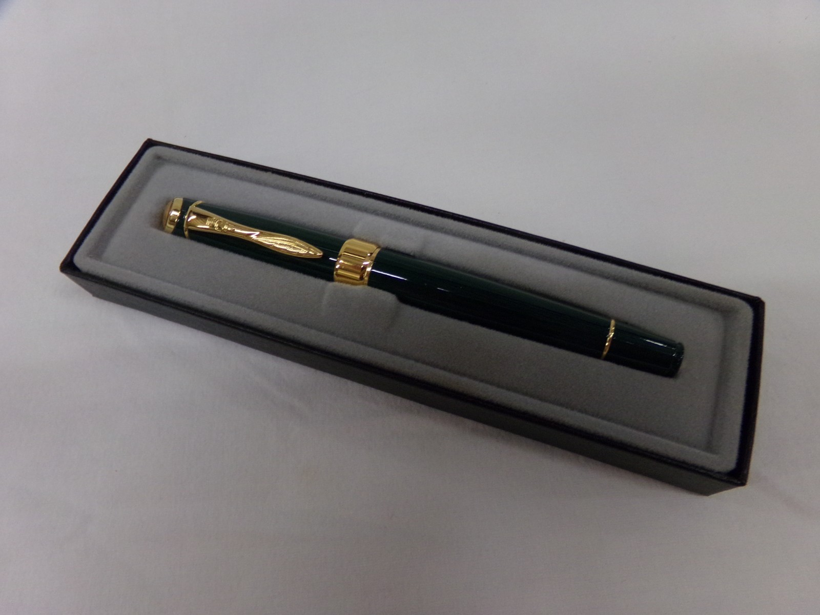 Vintage Quill 747 Green w Gold Trim Writing Pen in Box Customer Service We Care
