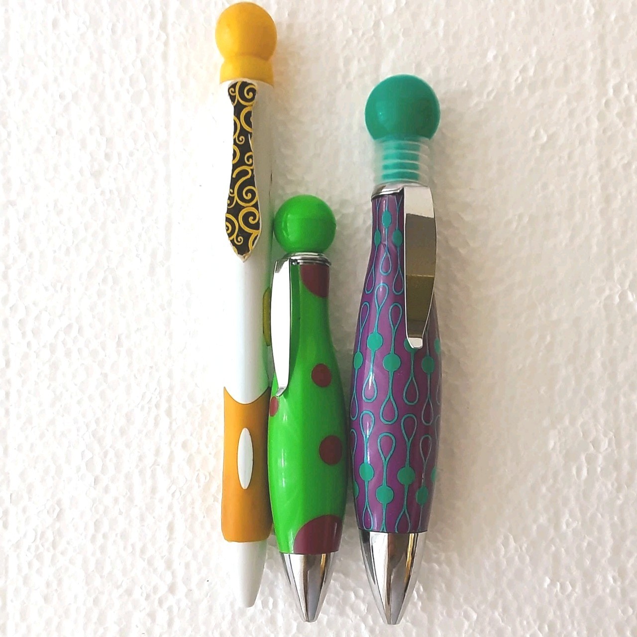 3 Novelty Writing Pens Unique Ball Top / Necktie / Dots 4.25″- 5.5″ – 6″ READ