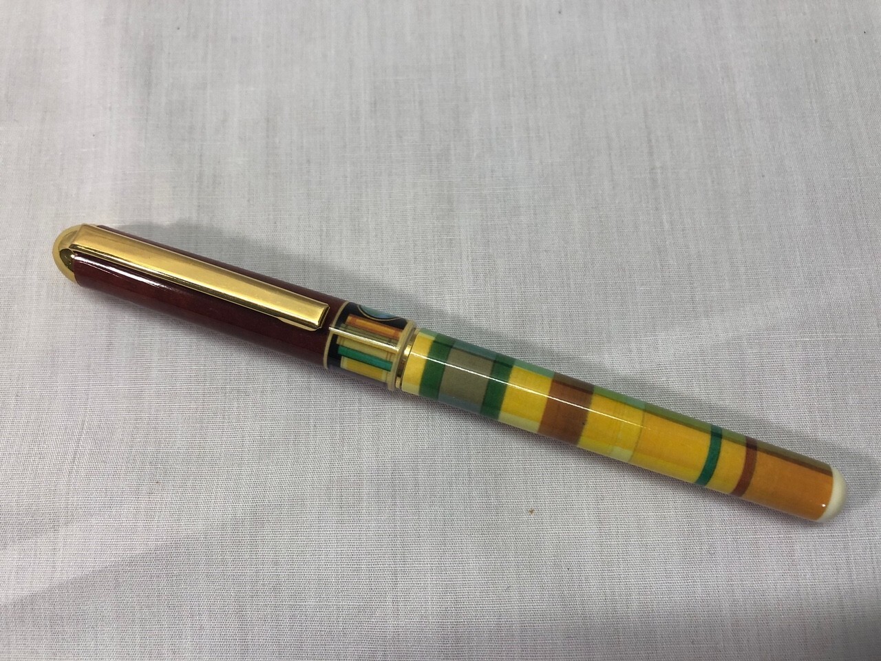 Cap Writing Pen w/Gold Trim Pocket Clip, Library Books themed, Blk 5mm