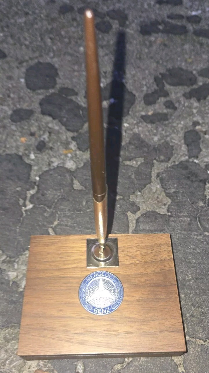 Mercedes Benz Shaeffer Pen On Stand