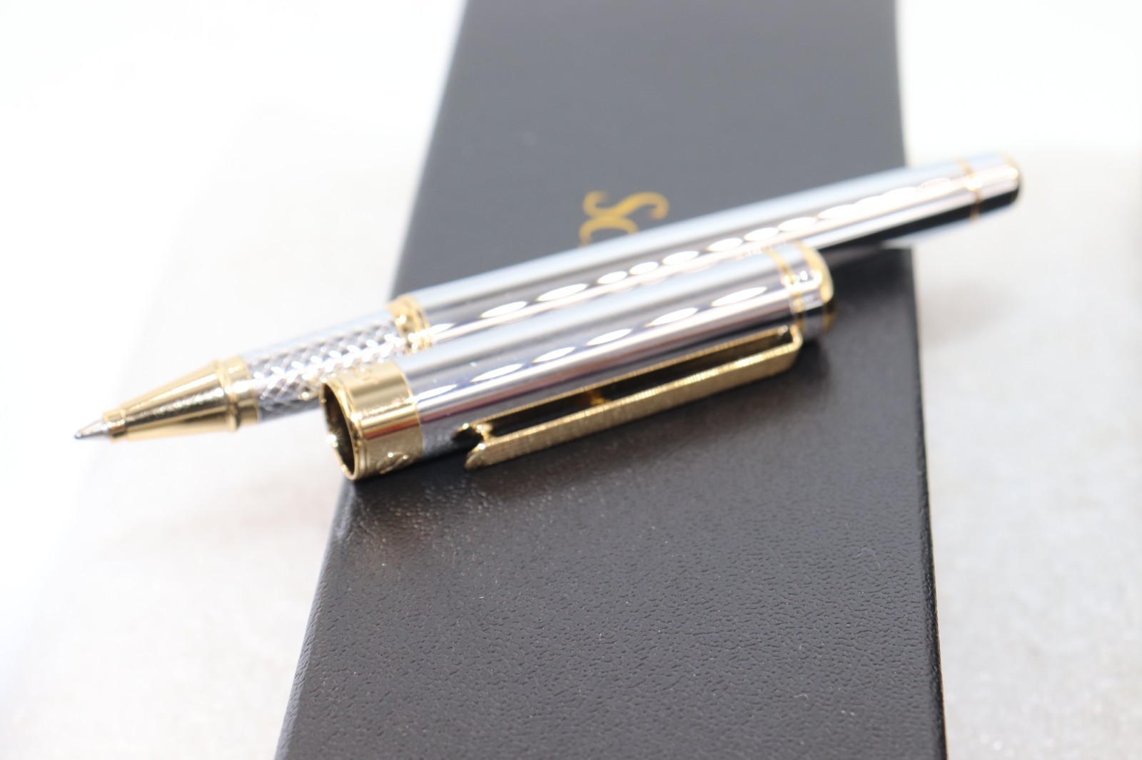 Scriveiner London Silver Gold Roller Ball Luxury Pen Gold Trim with Box