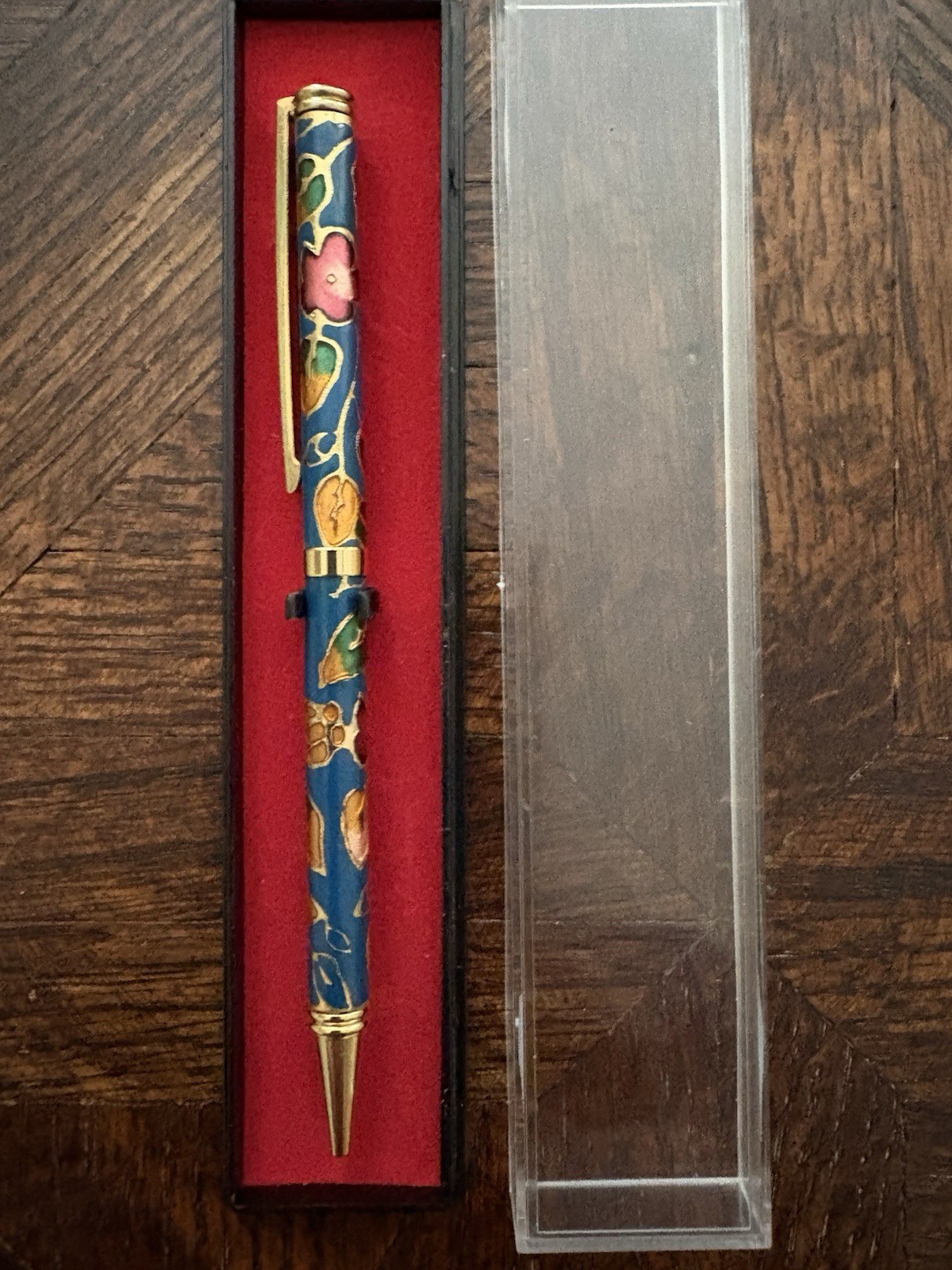 Beautiful Ball Point Gold Tone Top Clip Tip with Cloissinae Flowers Base