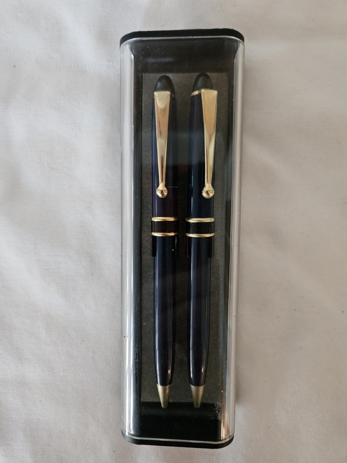 Set of 2 generic ink pens vintage with case. Cross-like cartridges.