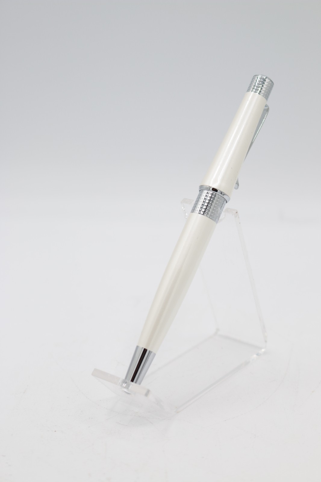Cross Beverly Pearlescent White Fountain Pen AT0496-2MS Medium Nib New in Box