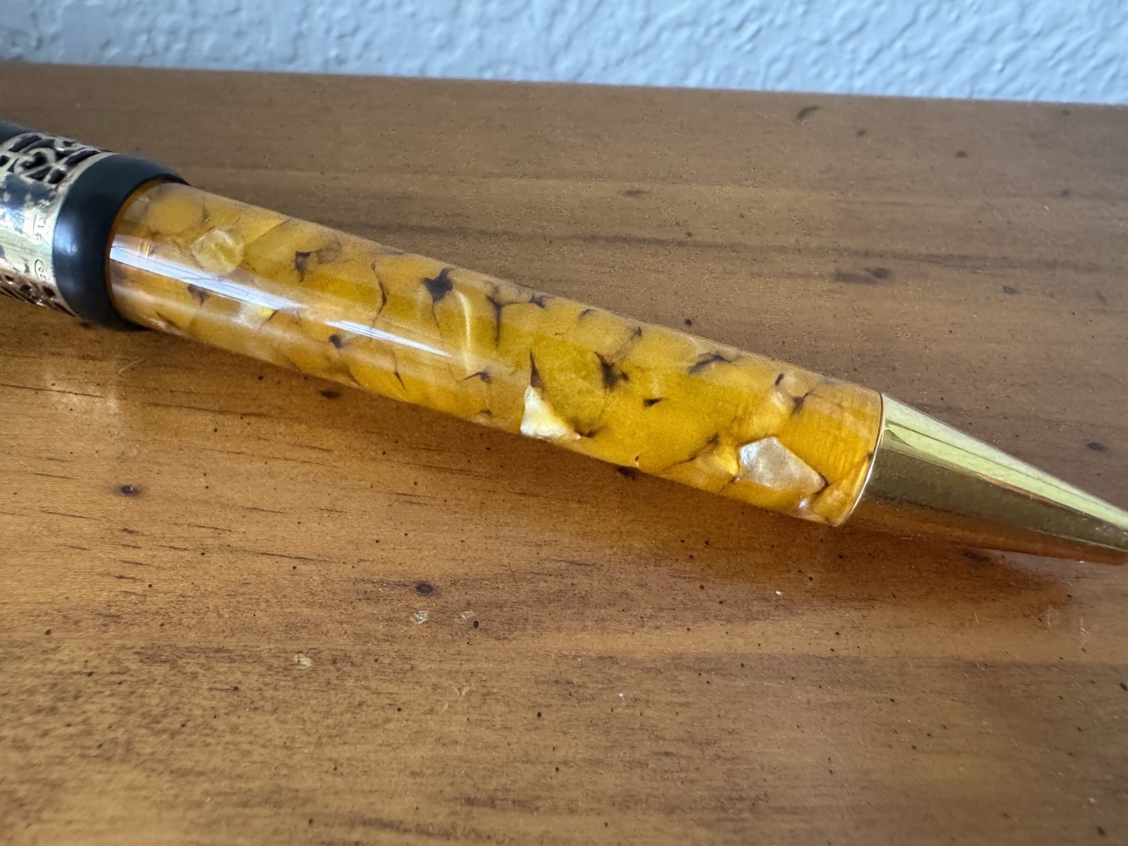 Delta 365 Italy Yellow Orange Marbled Ball Point Pen 925 Trim