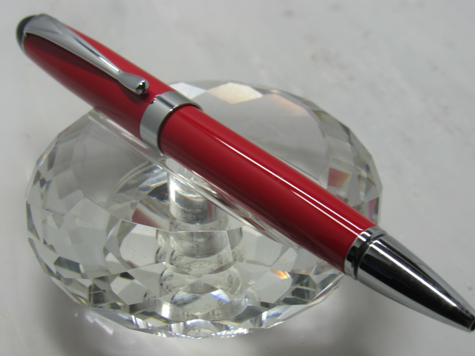 GORGEOUS HIGH QUALITY JINHAO BRIGHT RED TWIST BALL POINT PEN