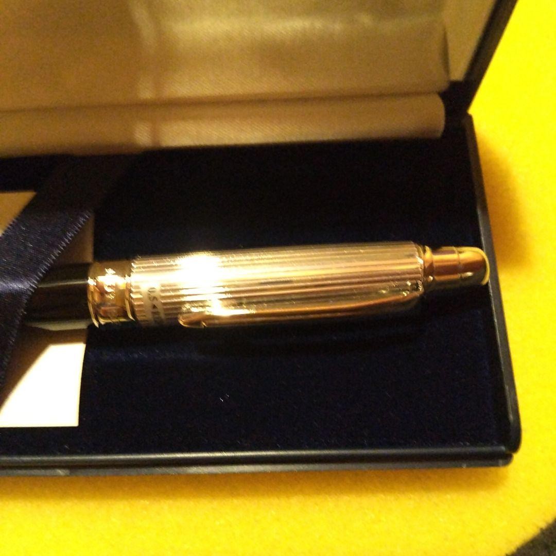 BURBERRY Ballpoint Pen in Black/Gold