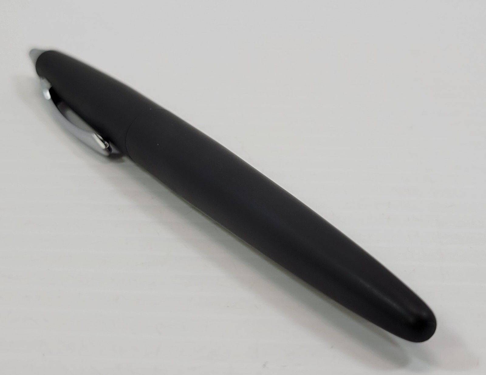 *B23) Vanishing Point Reverse Clip Pocket Saver Black Soft Barrel Ballpoint Pen