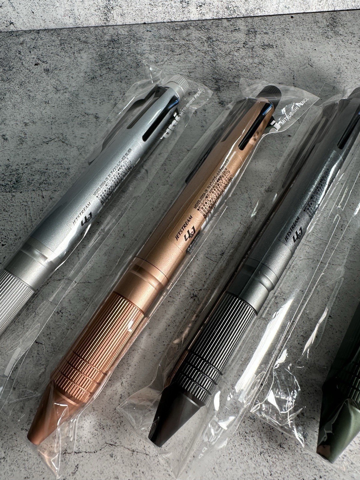 Jetstream 4&1 Metal Set of 4 Ballpoint Pen (Black Red Blue Green) And Pen 0.5mm