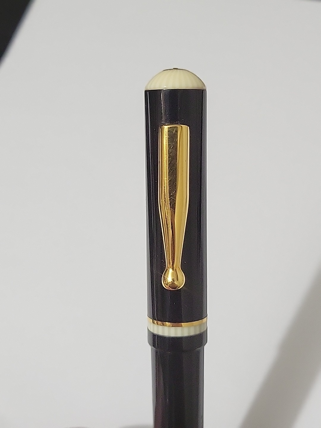 Delta Via Veneto Ballpoint Pen Black Gold & Ivary Gold Trim Italy w/ Box & Card