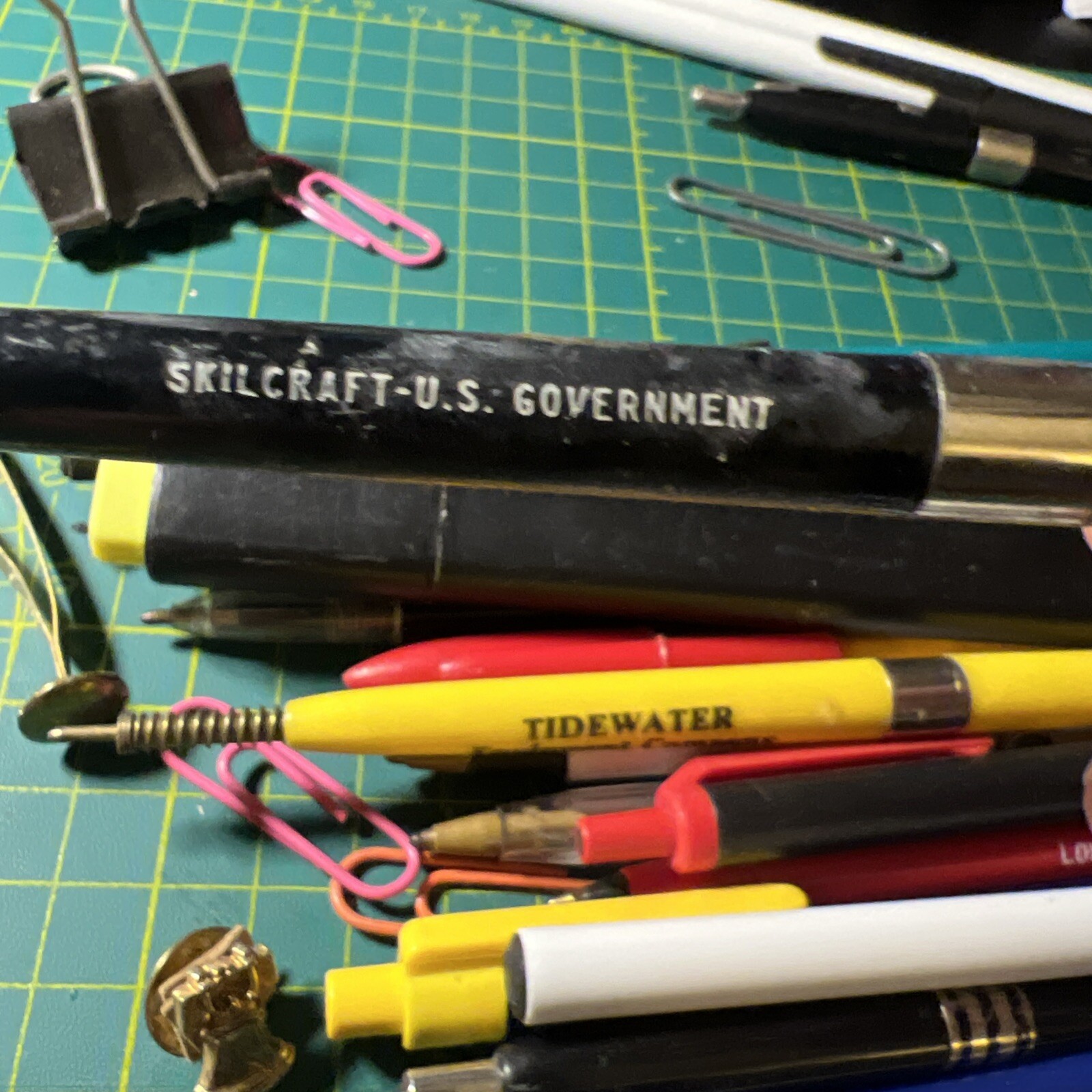LOT OF (20+) Advertising And Other PENS Vintage Desk Clean out Datamate Govt