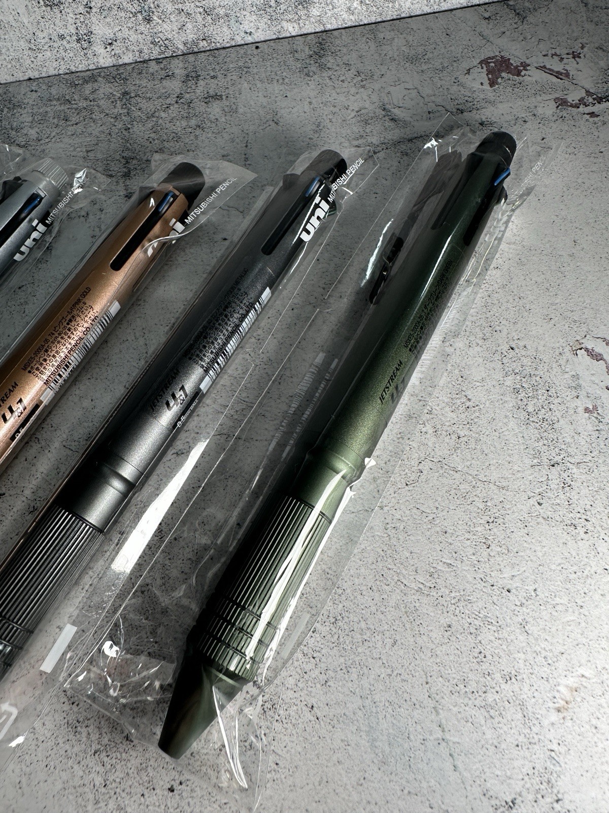 Jetstream 4&1 Metal Set of 4 Ballpoint Pen (Black Red Blue Green) And Pen 0.5mm