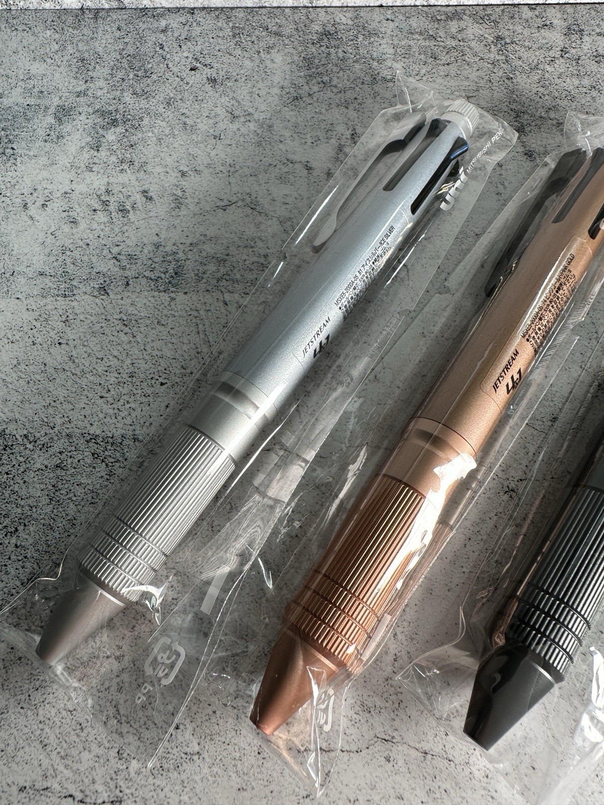 Jetstream 4&1 Metal Set of 4 Ballpoint Pen (Black Red Blue Green) And Pen 0.5mm