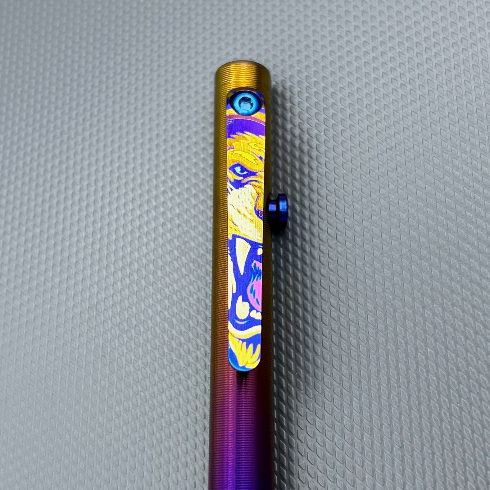 Tactile Turn – Titanium Slim Bolt Action Standard Size Pen Fade w/ Lionface Clip