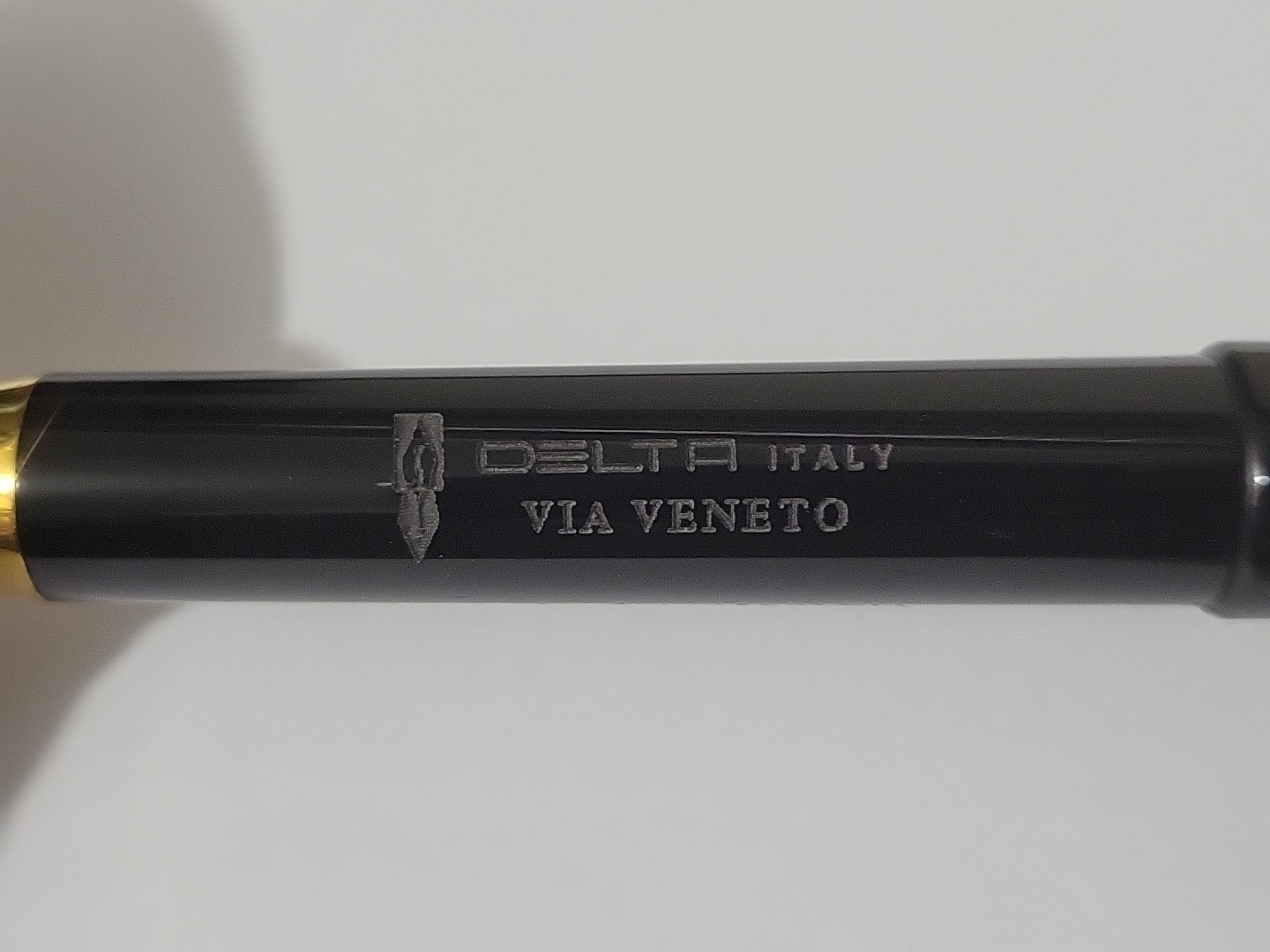 Delta Via Veneto Ballpoint Pen Black Gold & Ivary Gold Trim Italy w/ Box & Card