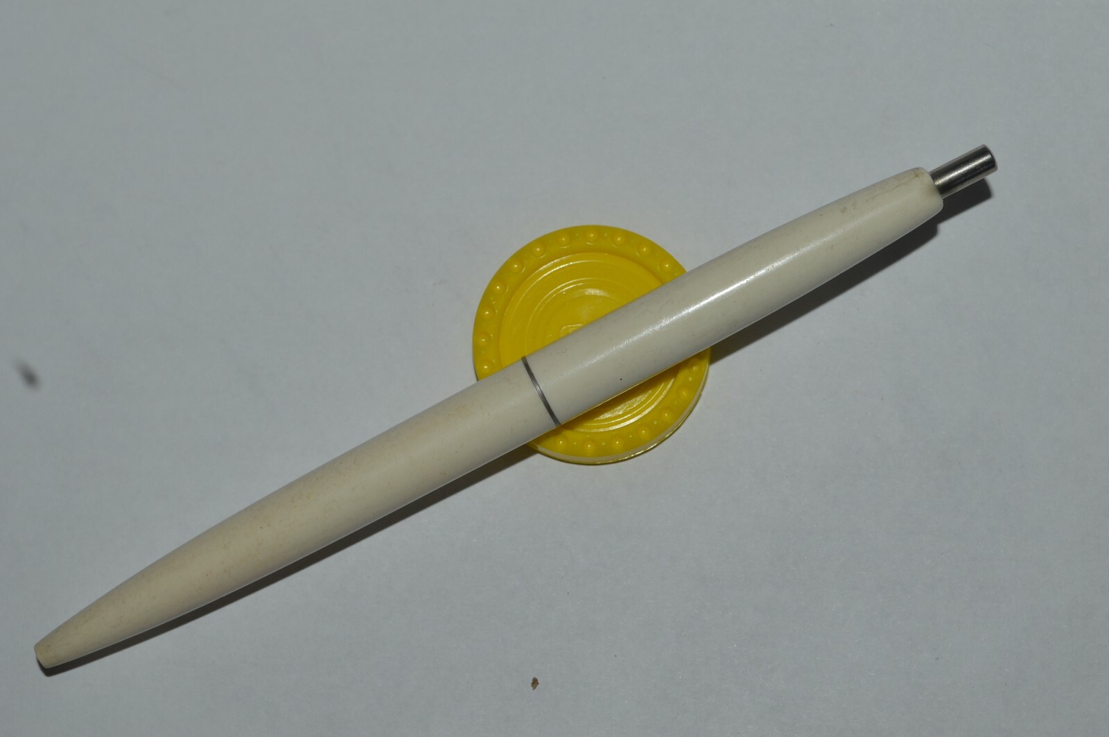 Bic Click Retractable Ballpoint White Solid Color USA Light Used Very Good Condi