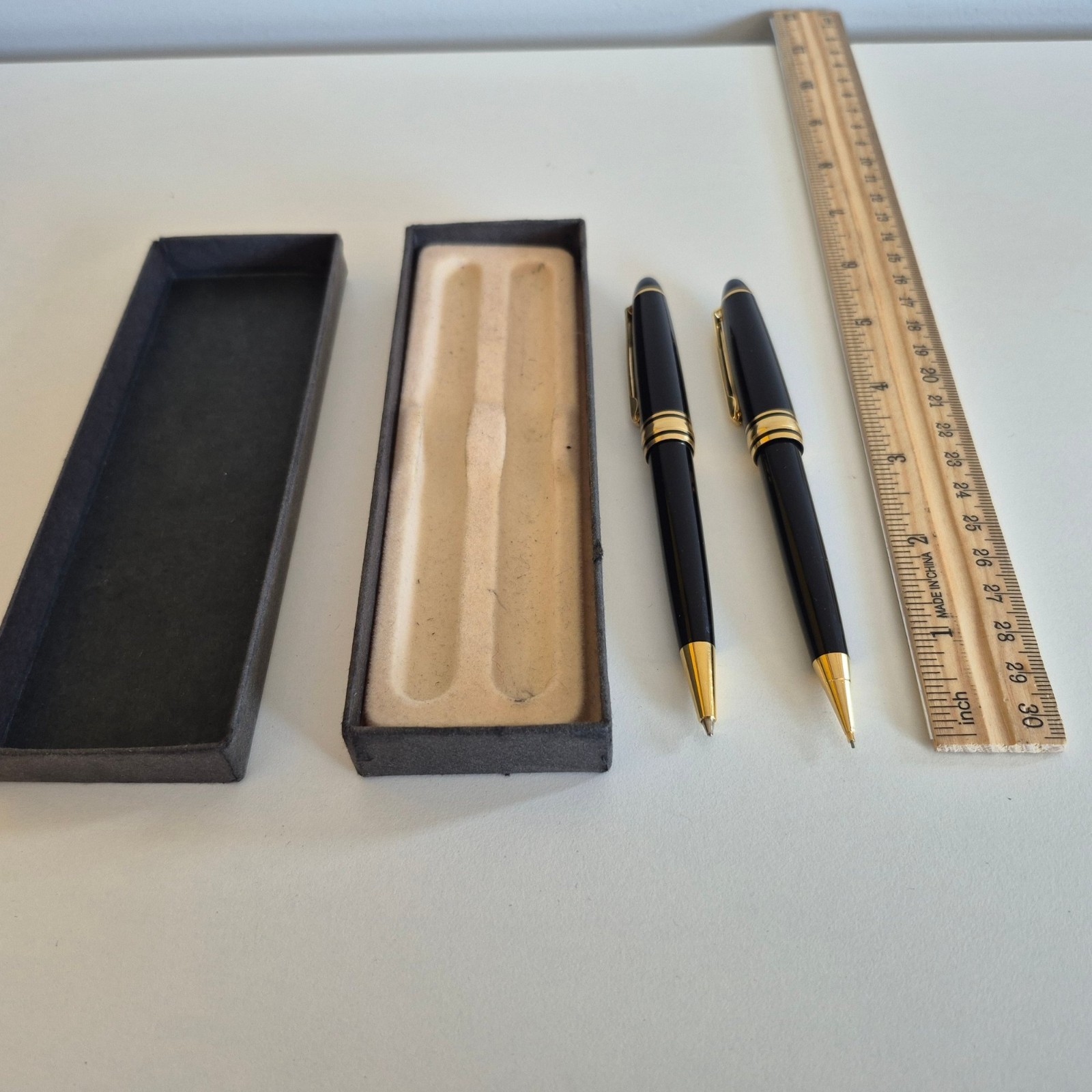 Pen Set Black Gold Trim Made in Taiwan Unknown Manufacturer In Case New Refill