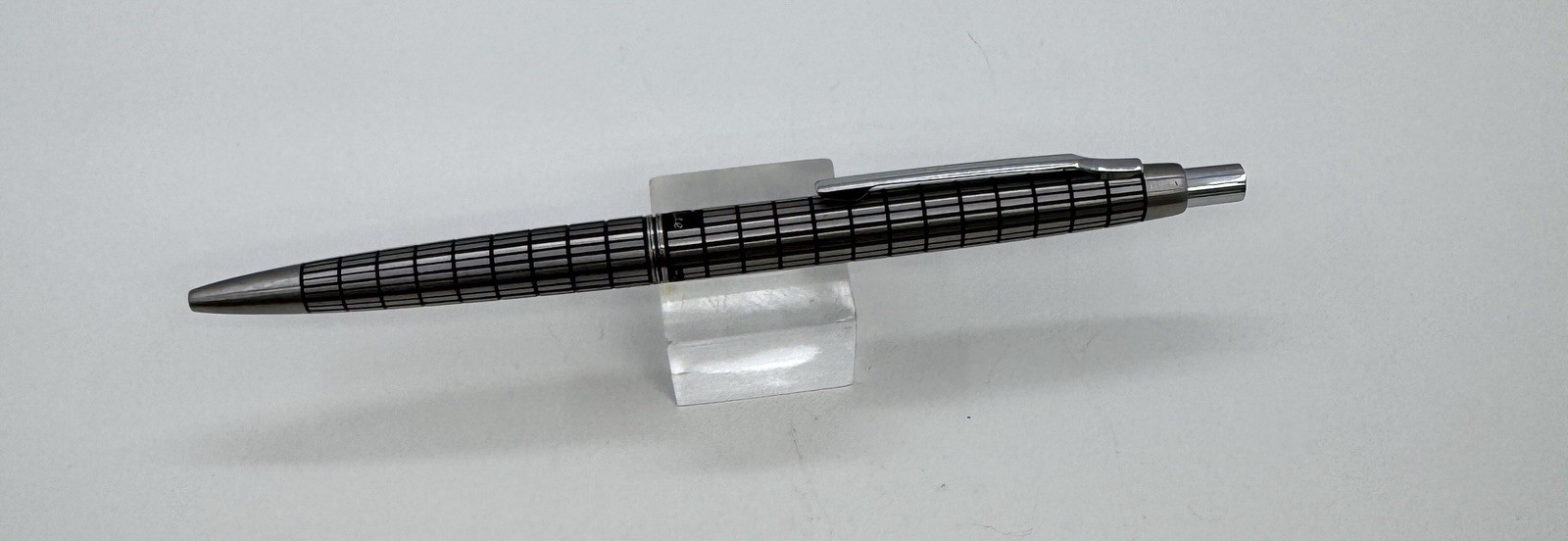 1970s Pilot Elite Cross Hatched Steel Ballpoint – Slight Ding, Works Perfectly