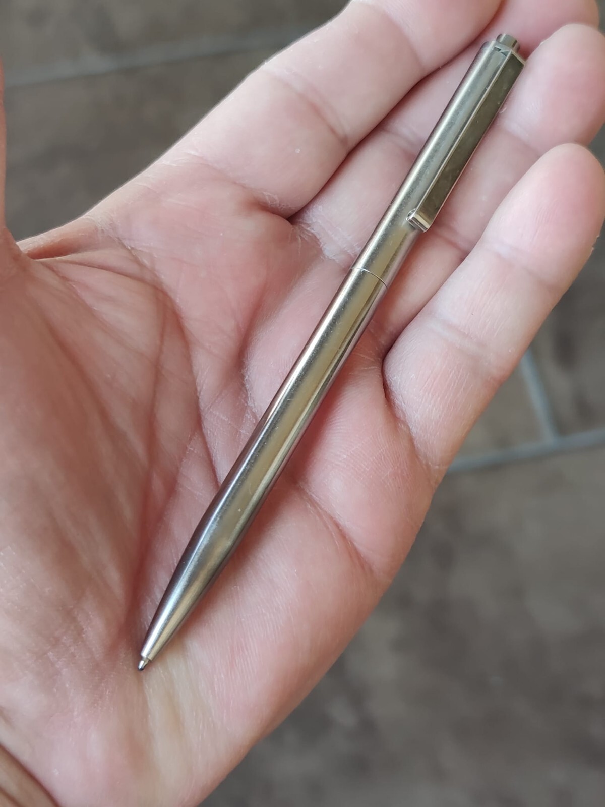 🔴Excellently made ballpoint pen – full of metal – brand unknown to me -Germany?
