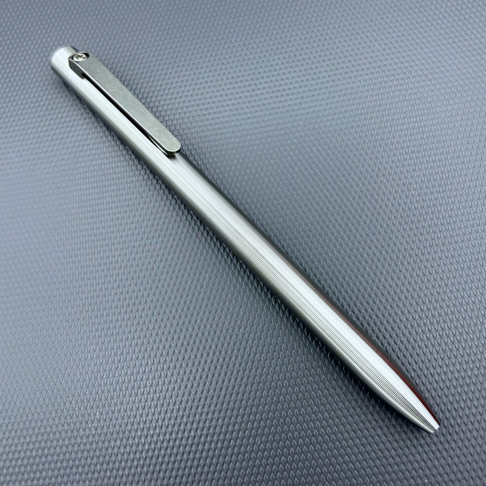 Tactile Turn – Titanium Slim Bolt Action Standard Size Pen G2 Pilot [5.6″]