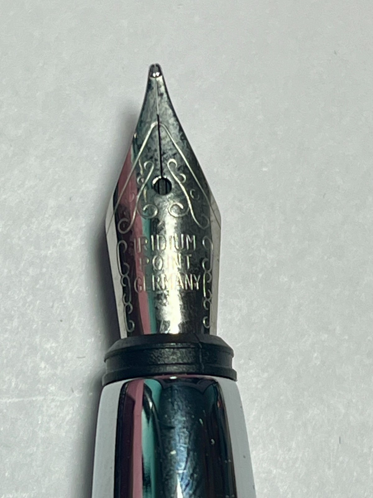 Jimmy Crystal New York Purple Enamel w/Pink Crystals Iridium Point Fountain Pen