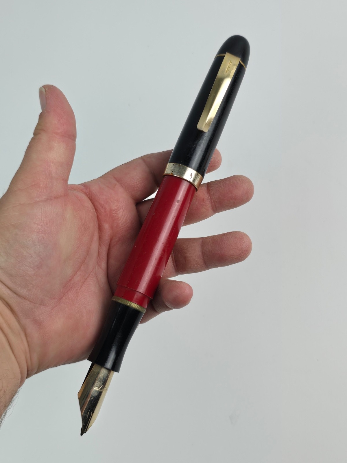 Giant Lylly Figural Fountain Pen Ballpoint Pen – Red & Black – need refill