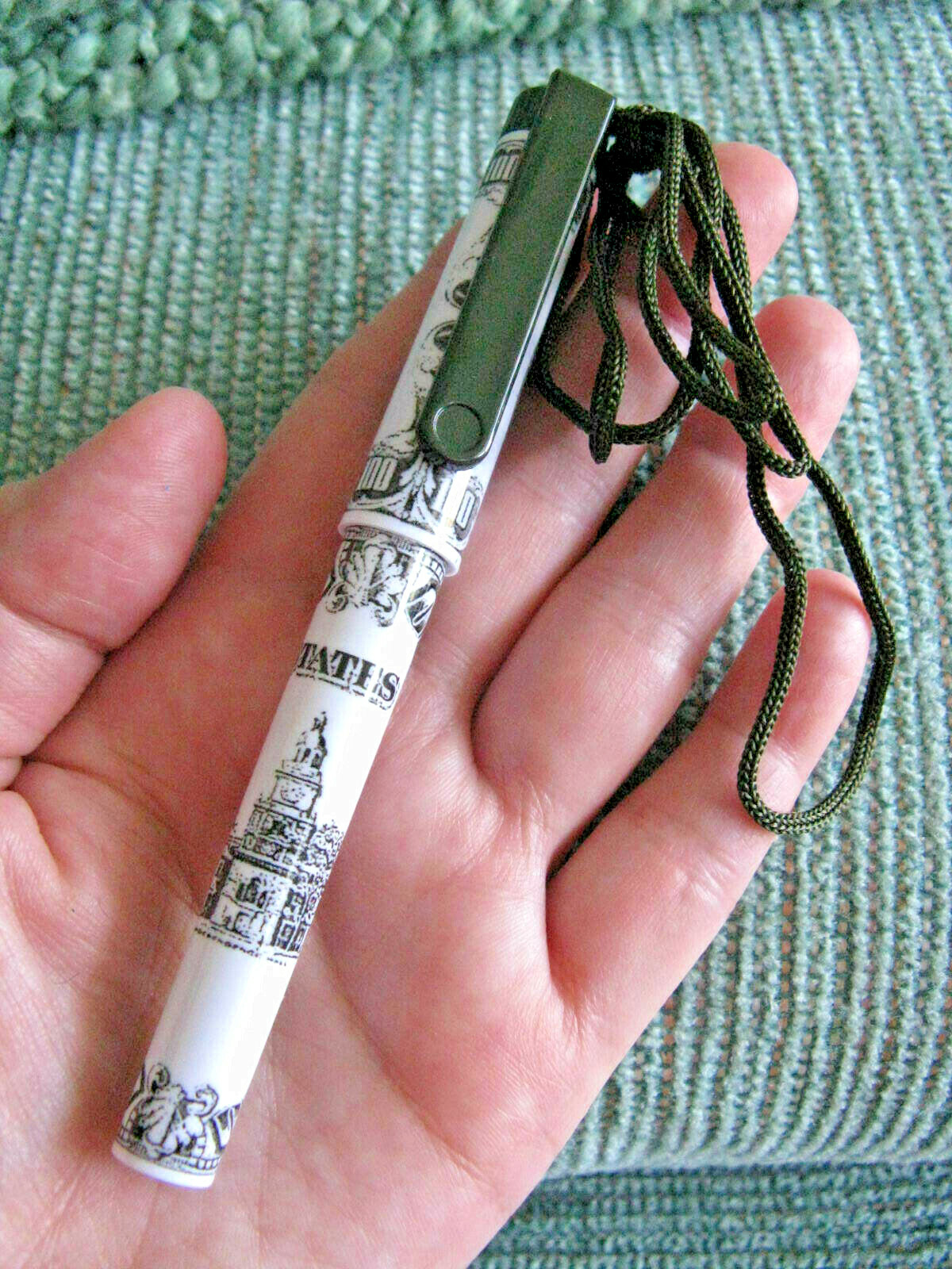 NEW GREEN $100 BILL DESIGN BALL POINT PEN ON LANYARD CORD