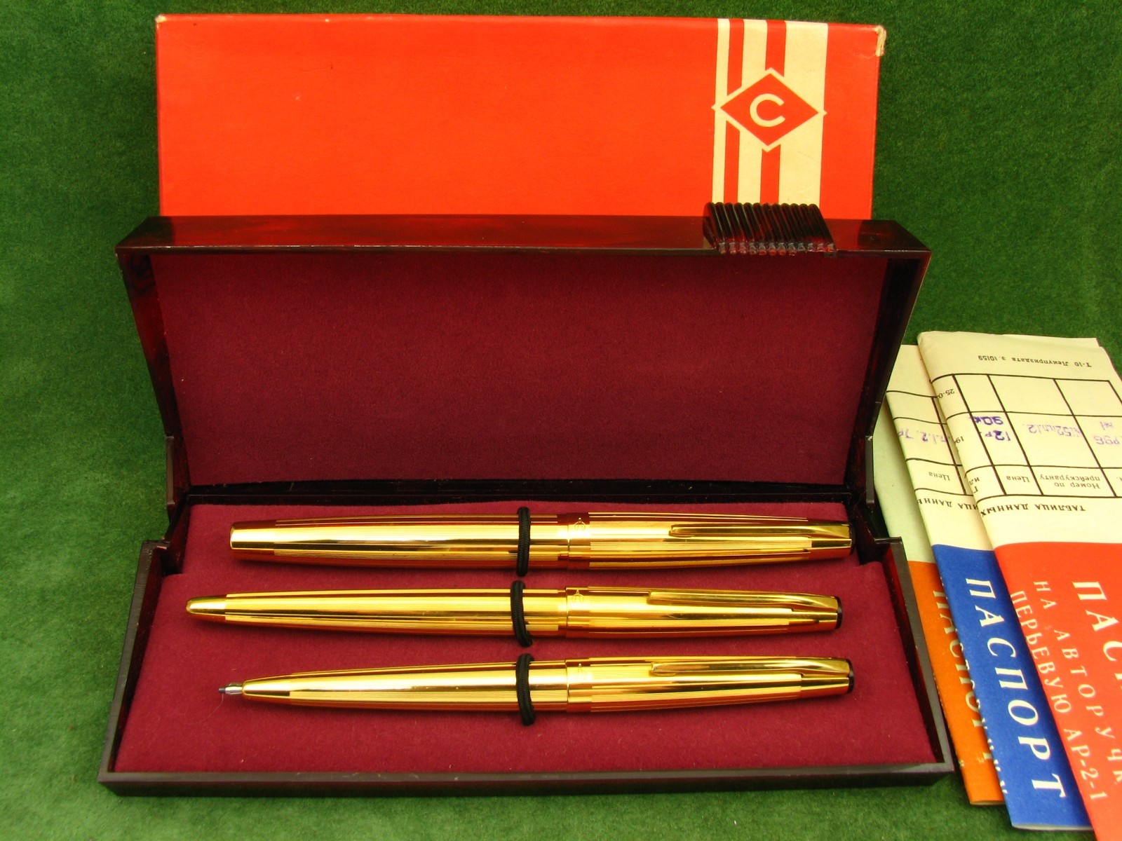 Vintage SOYUZ Fountain Pen SET Goldplated 14K Gold Nib USSR 1970s NOS