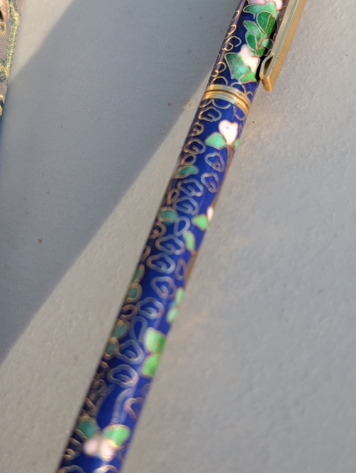 VINTAGE Chinese Cloisonné Ballpoint Pen «Jingtai Blue» Floral Enamel & Gold Trim
