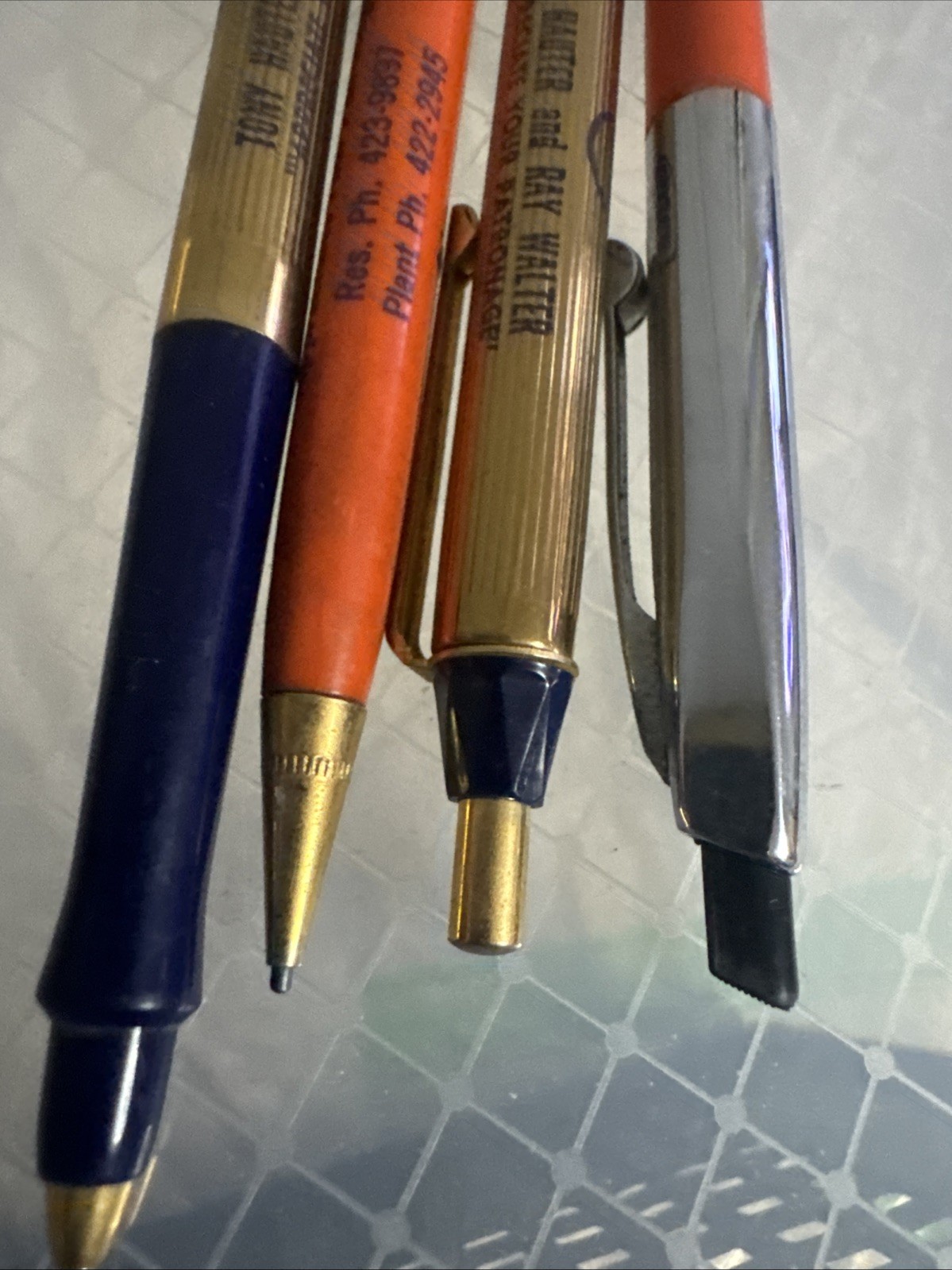 A lot of six golf oil pens made by wings nonworking