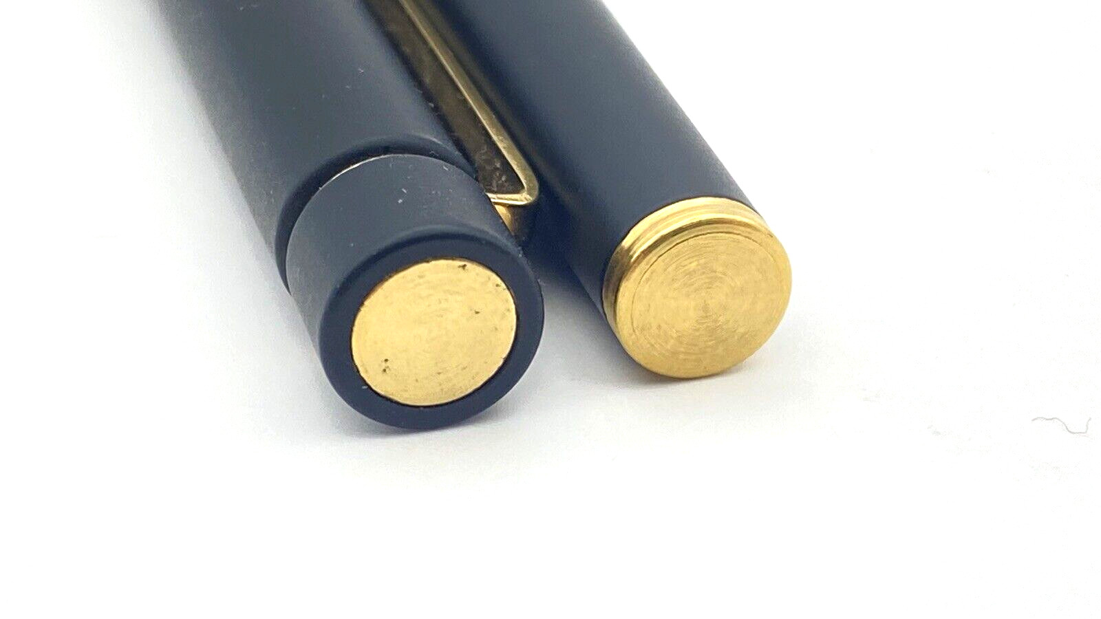 VINTAGE SHEAFFER SLIM TARGA ROLLERBALL PEN IN MATTE BLACK MADE IN UNITED STATES