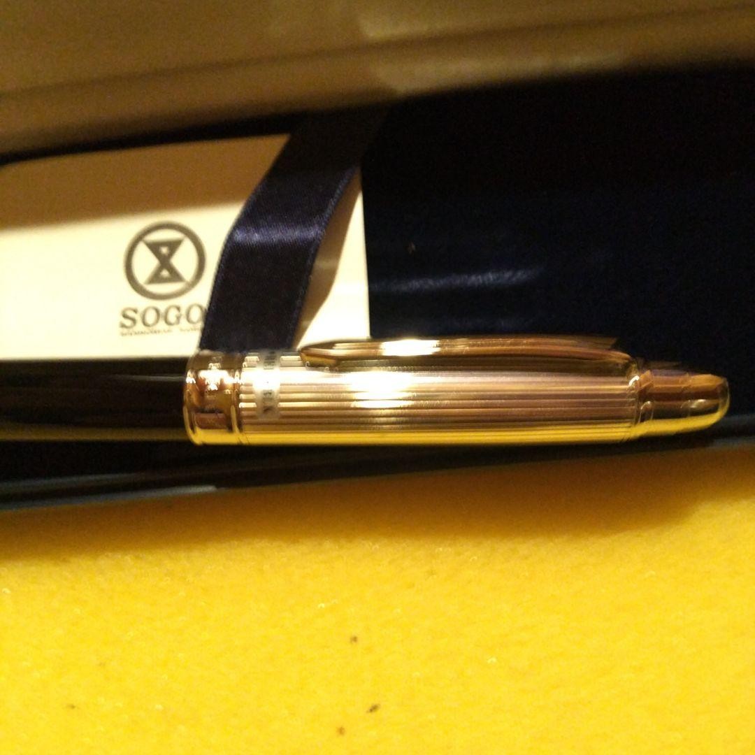 BURBERRY Ballpoint Pen in Black/Gold
