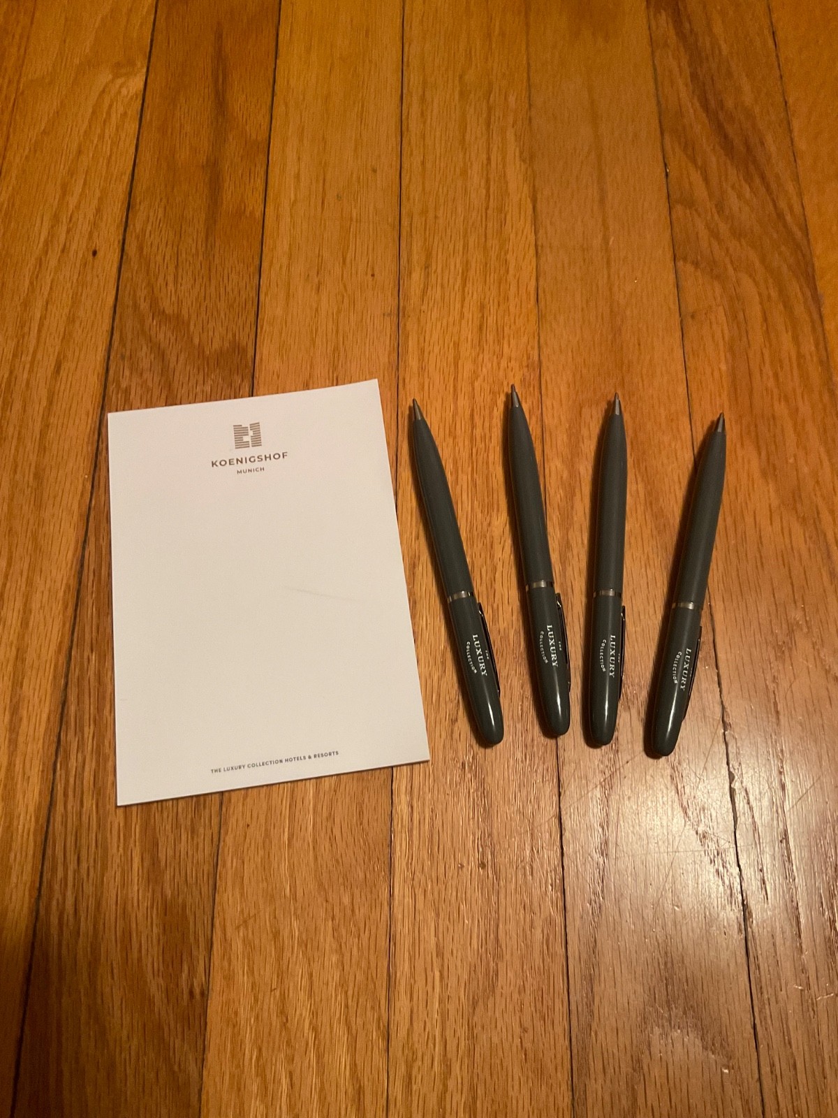 KOENIGSHOF Hotel, Munich , Germany, luxury 4 pens and writing pad, new.
