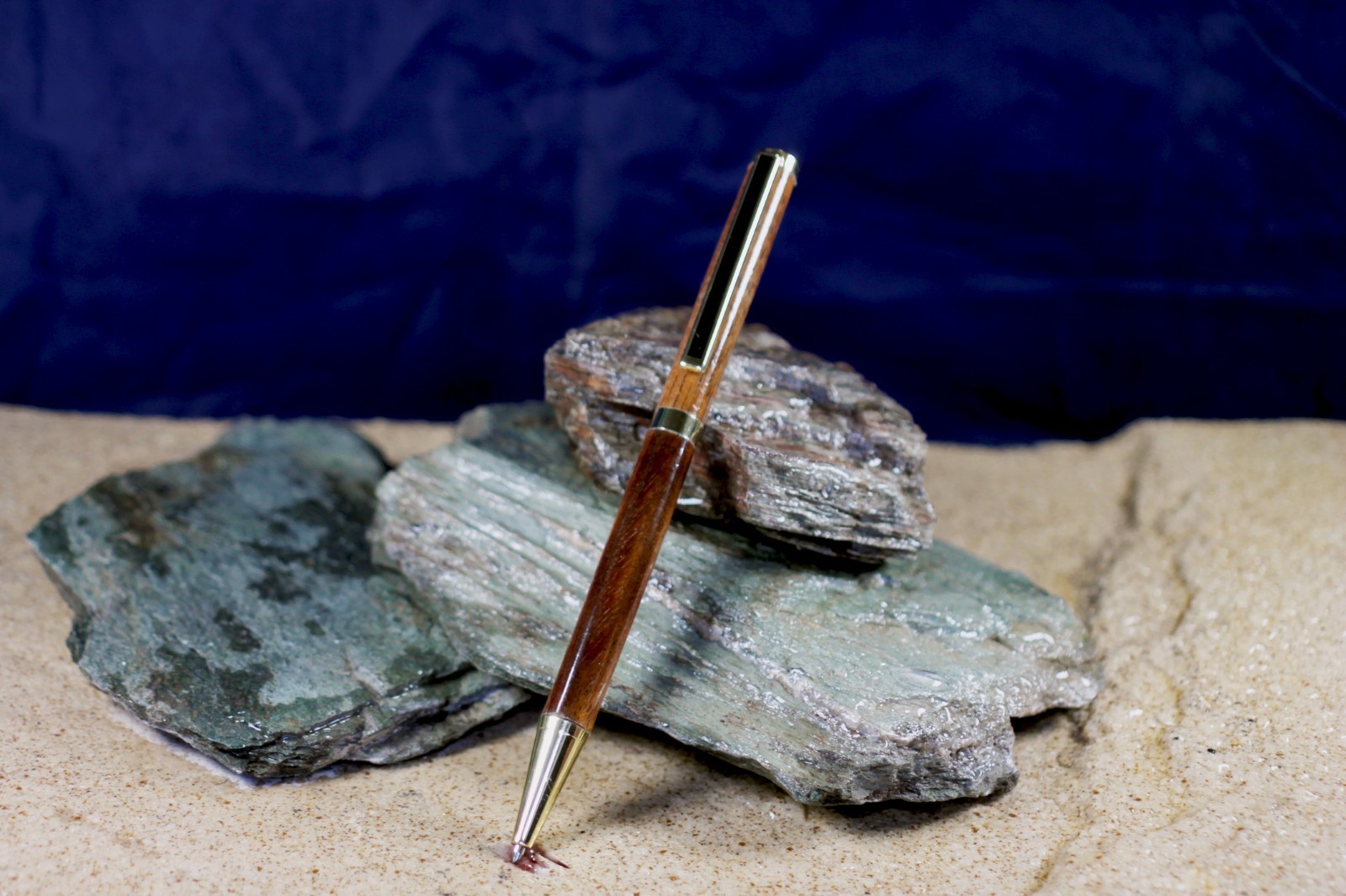 Olive Wood Pen – Brown/Gold (P-079)