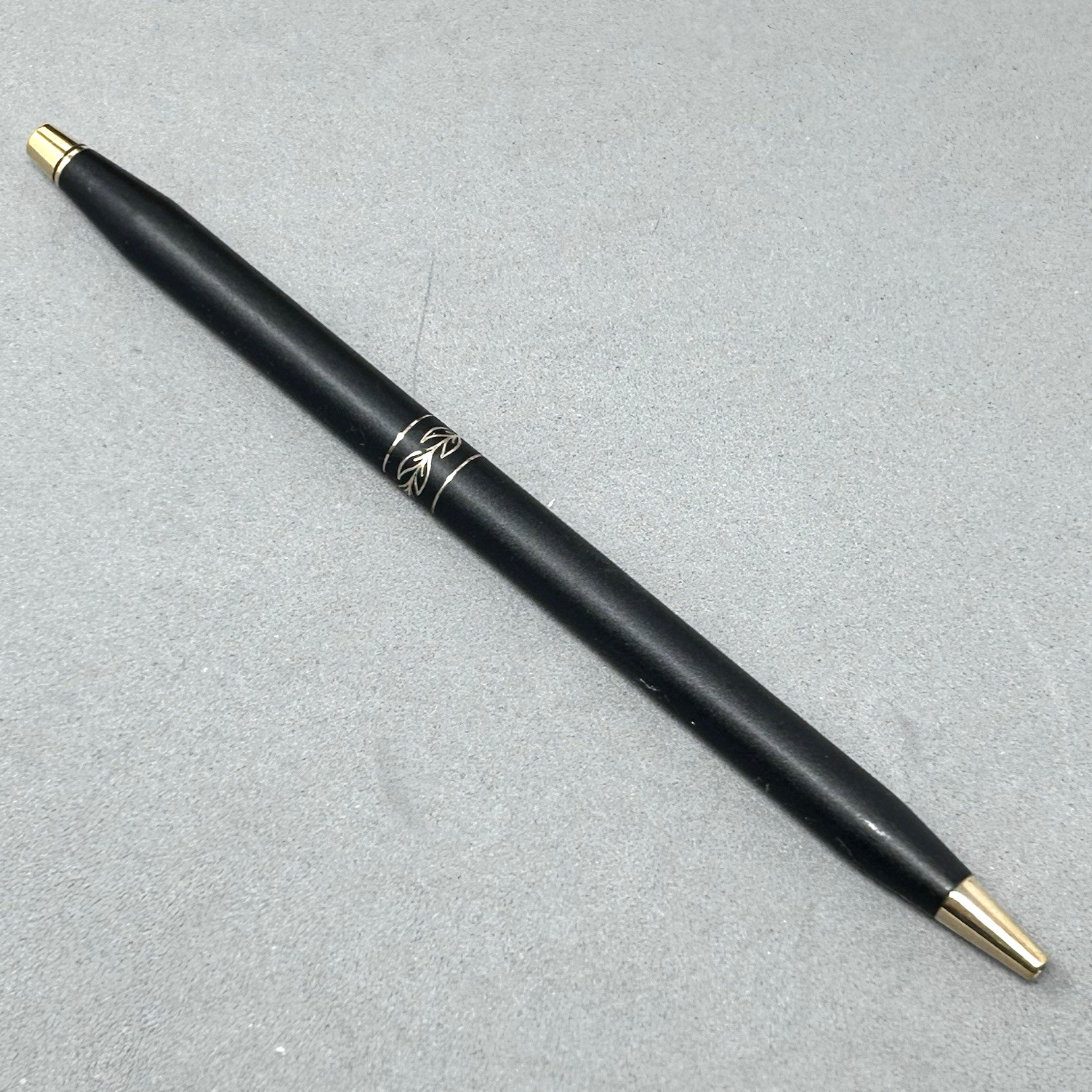 Vintage Cross Classic Century Ballpoint Pen Ladies Matte Black & Gold Trim, USA