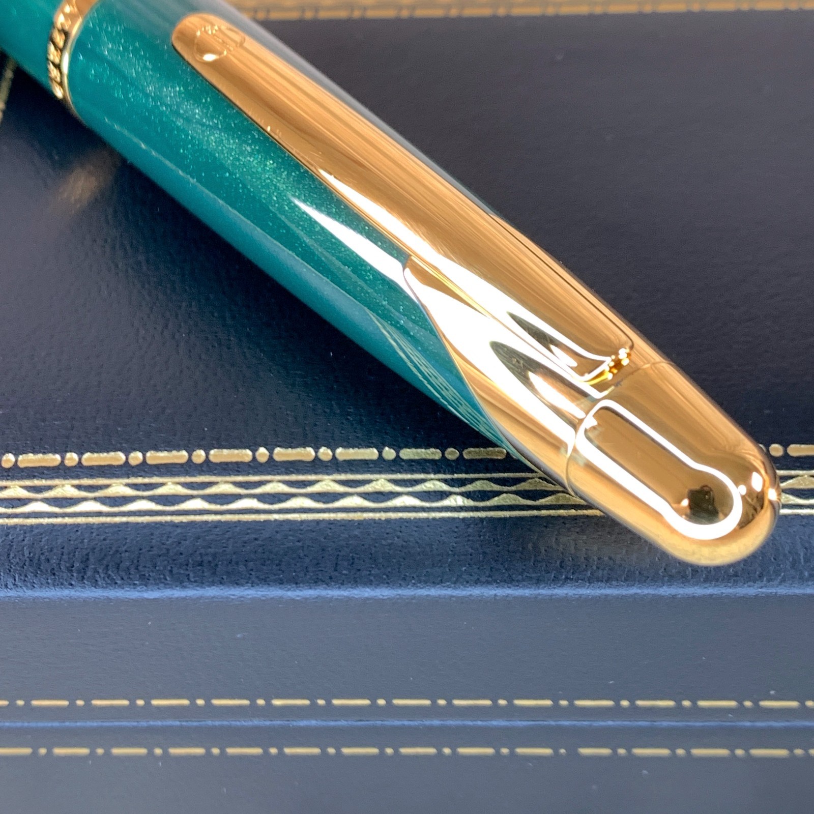 Dunhill Ballpoint Pen Large AD2000 Green Glitter Resin Gold Finish w/Case & Card