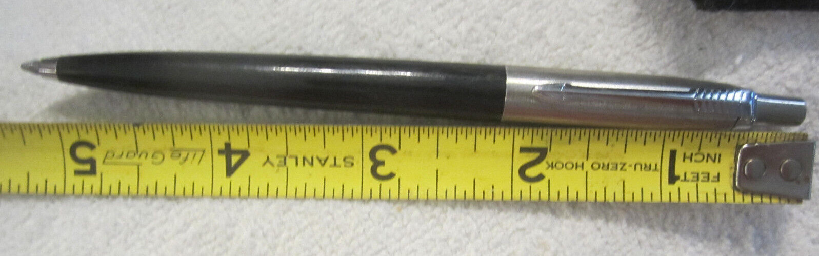 1 Black and chrome ball point pen ,write blue,pocket clip VTG Parker